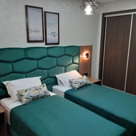 Appartement Pour Familles En Residence Avec Piscine Et Wifi Marrakesh Esterno foto