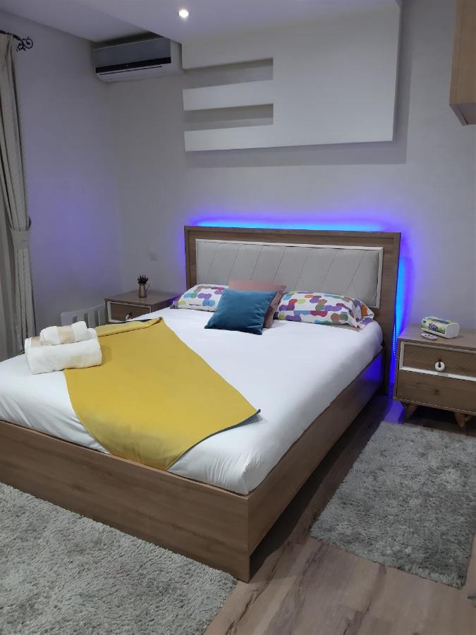 Appartement Pour Familles En Residence Avec Piscine Et Wifi Marrakesh Esterno foto
